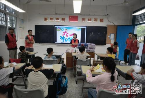 景德鎮(zhèn)市城投集團開展關愛兒童走訪慰問活動 圖